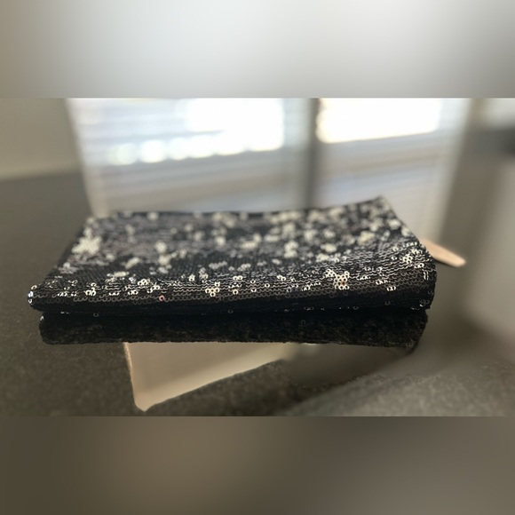 NWT Limited Edition Victoria Secret Sequin Clutch - Picture 4 of 8